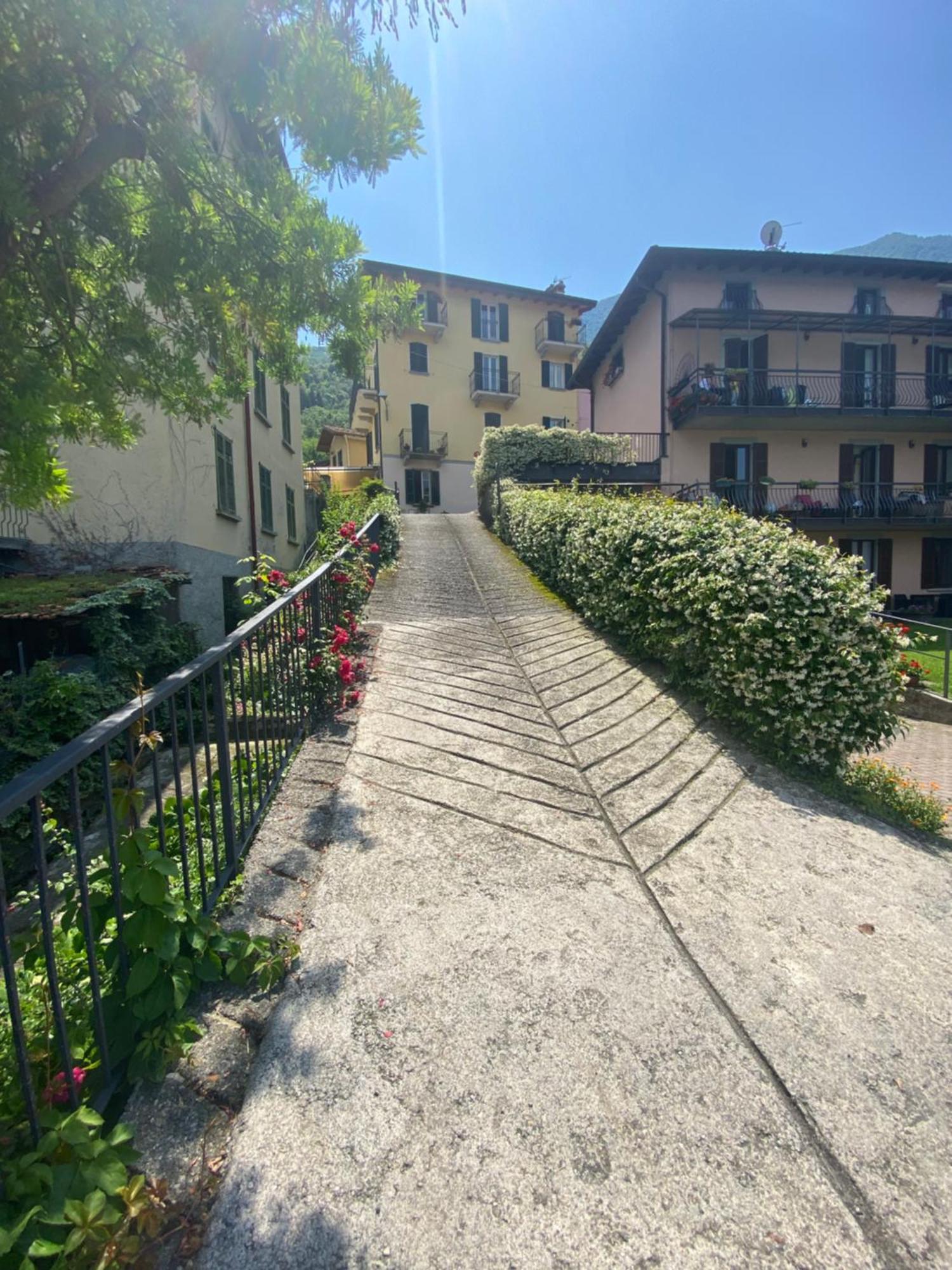 Peonia Apartment - Appartamento Vista Lago Лецено Екстериор снимка