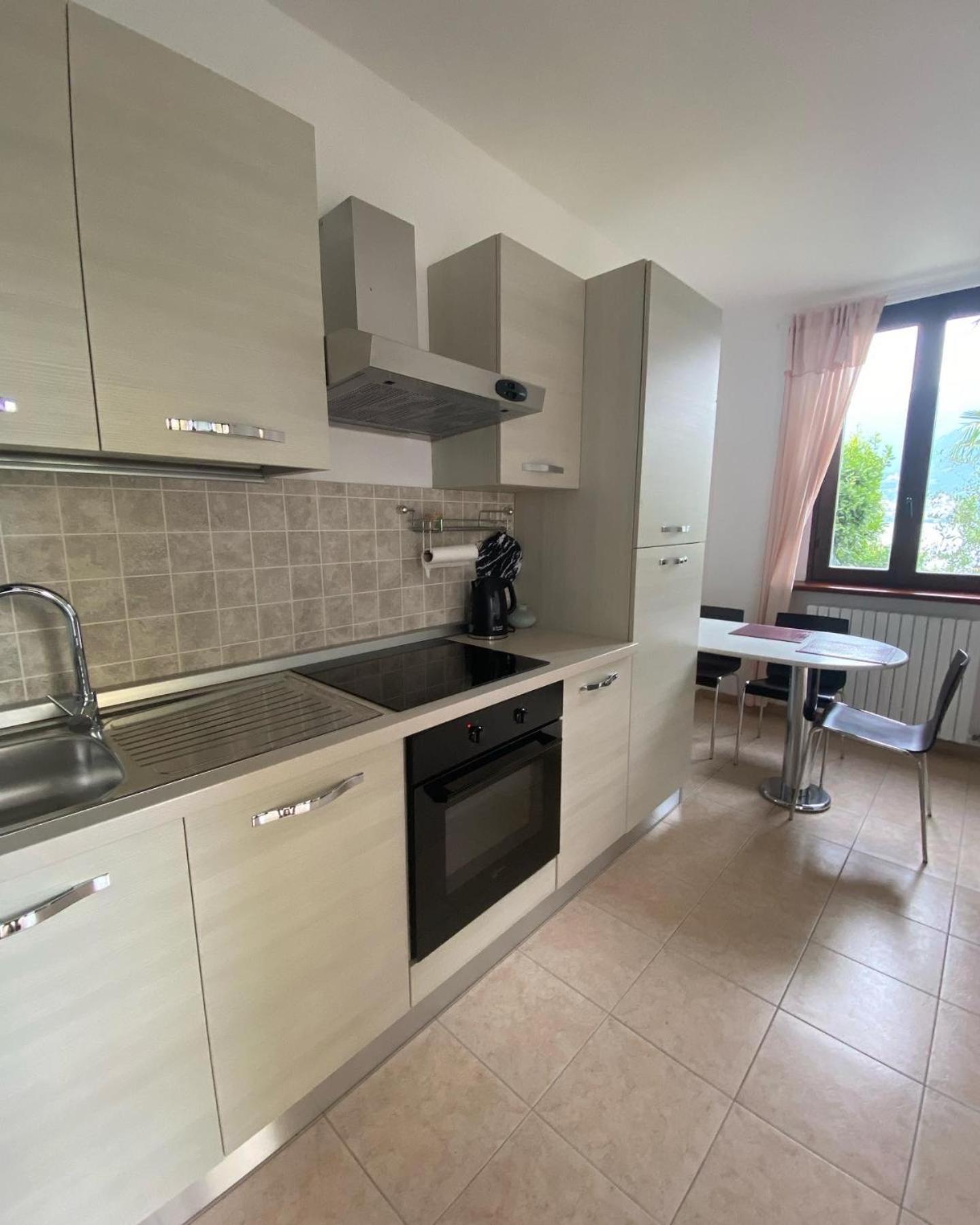Peonia Apartment - Appartamento Vista Lago Лецено Екстериор снимка