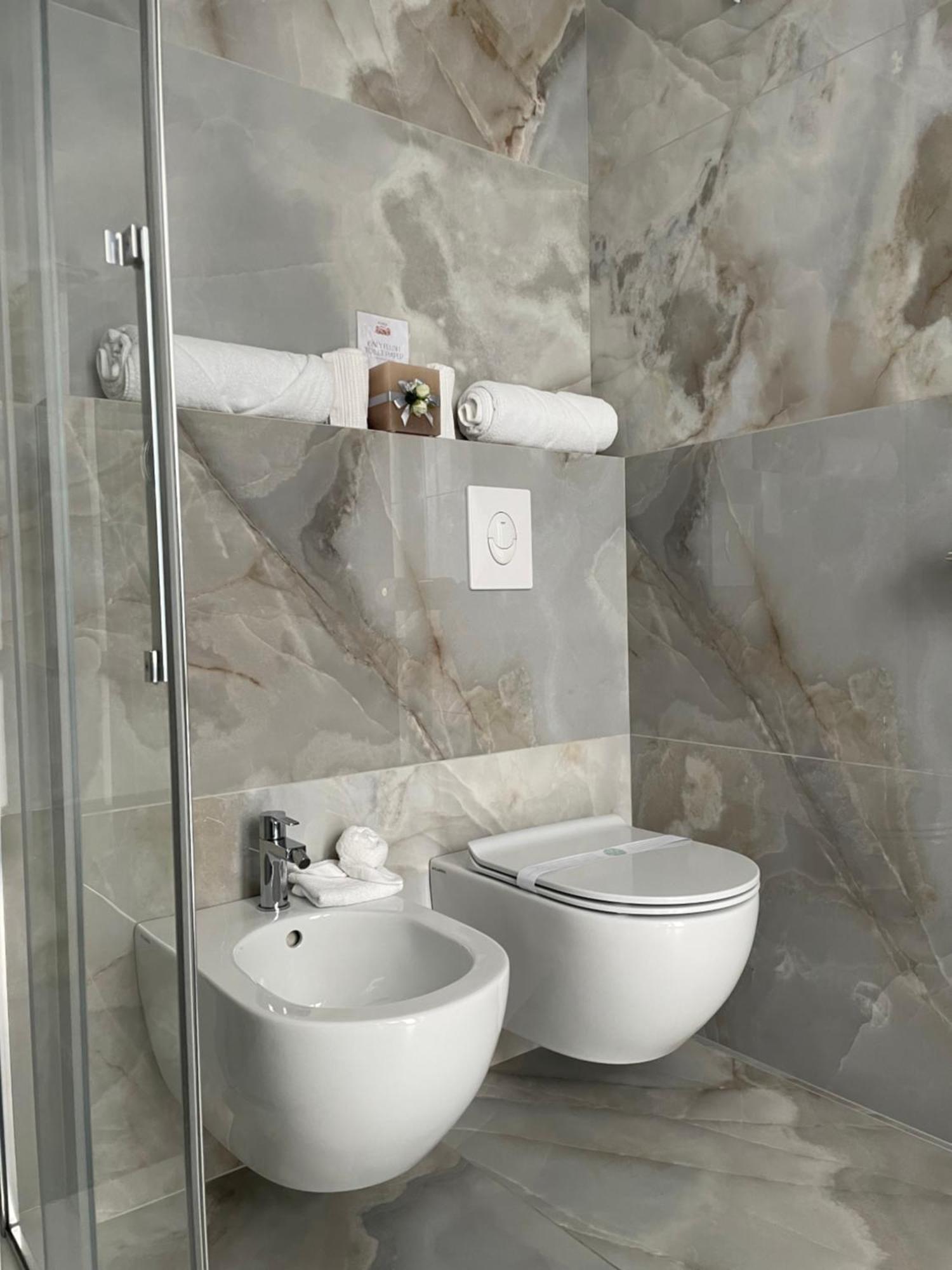 Peonia Apartment - Appartamento Vista Lago Лецено Екстериор снимка