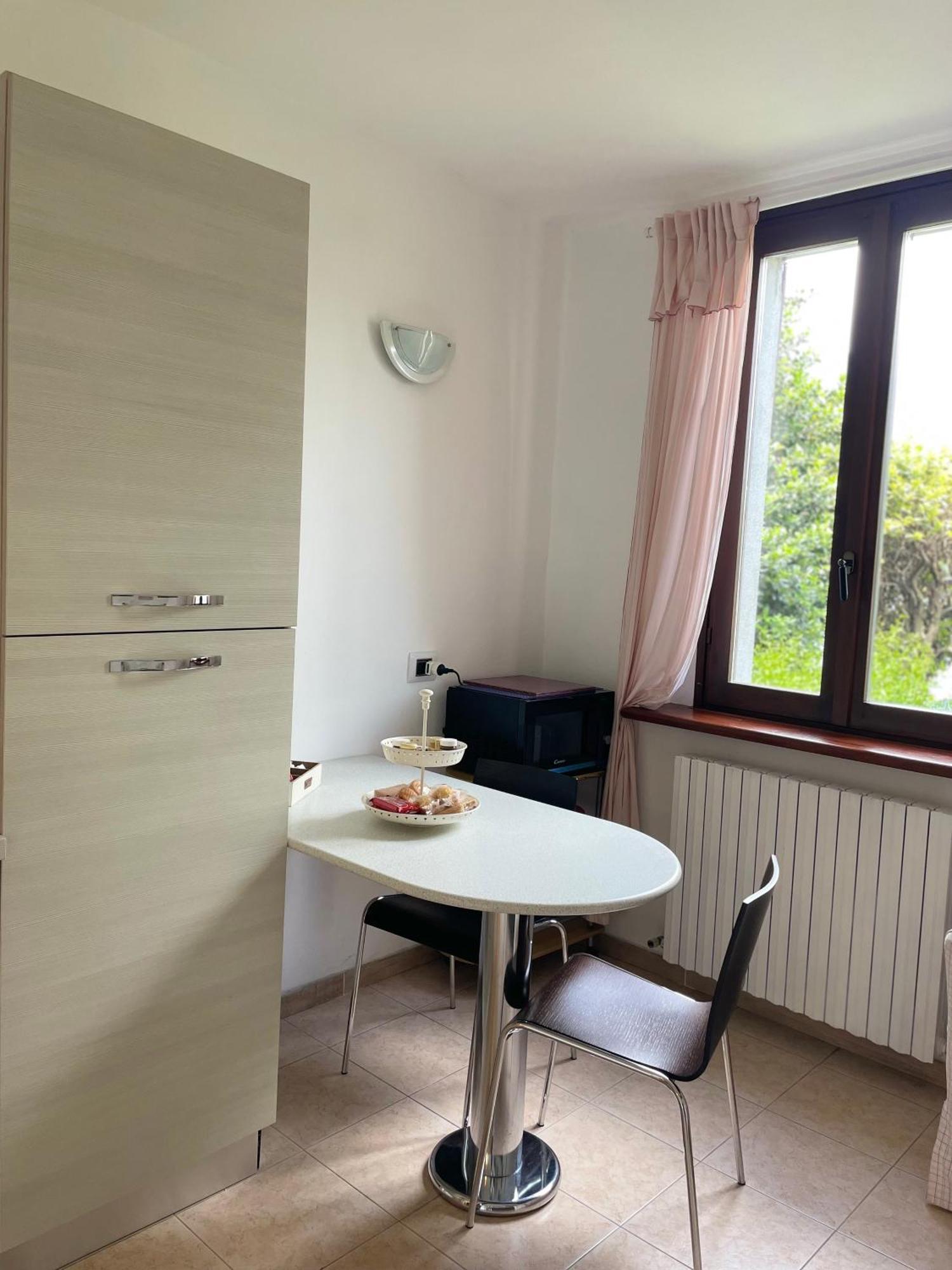 Peonia Apartment - Appartamento Vista Lago Лецено Екстериор снимка